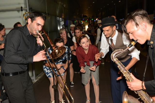 min 2015 12 05 tours swing 336